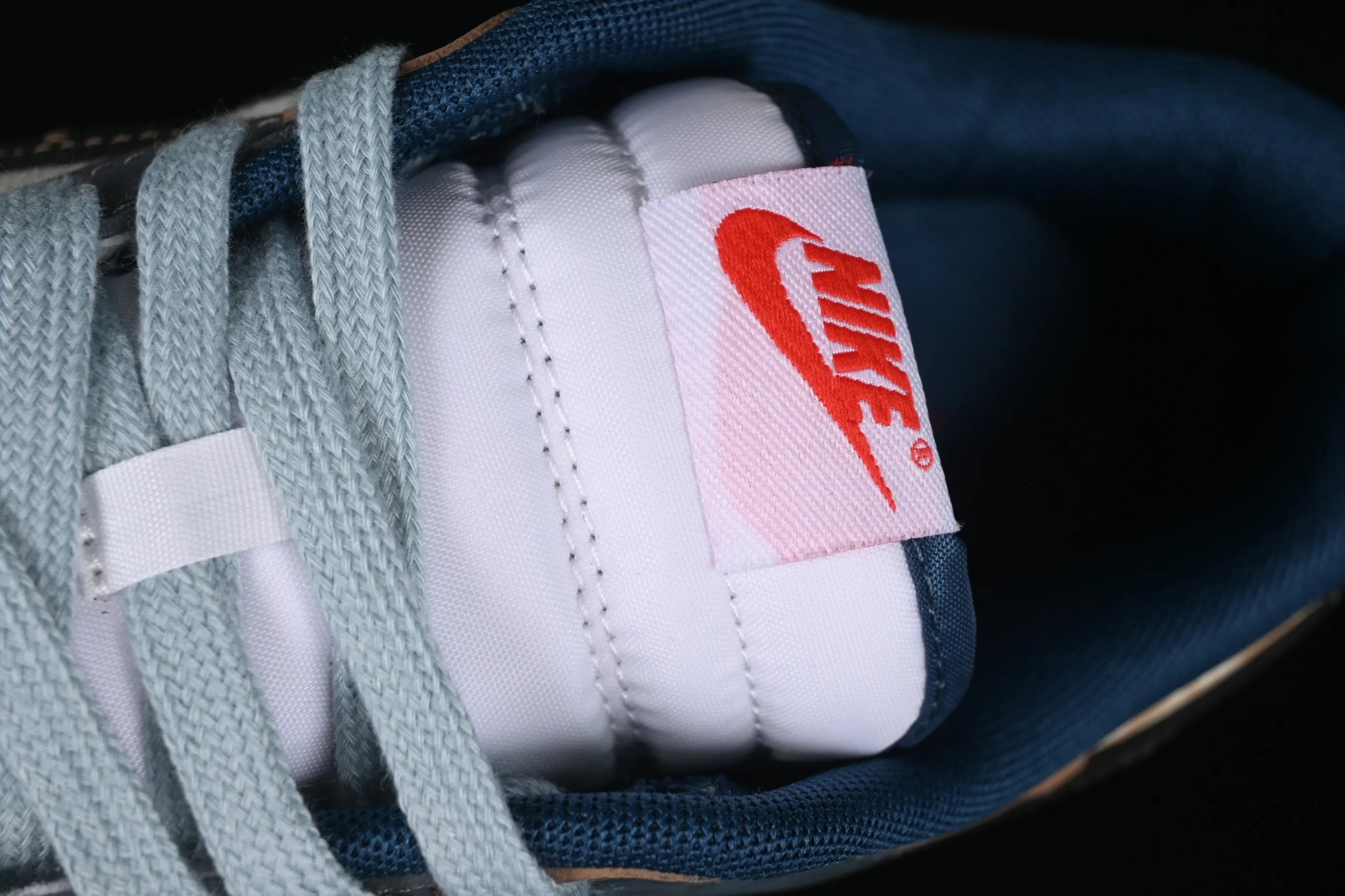 All Categories Nk SB Dunk Series Nk SB Dunk Low Low-top sneakers Nk Dunk Low Panda Prank Age of Sail Wave Search Beige Blue Black Low-top casual sneakers DD1391-400